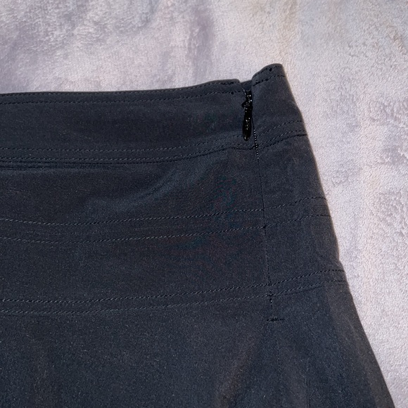 🆕 NWOT Athleta Navy Skort Side Zip Size 12P - Picture 4 of 10